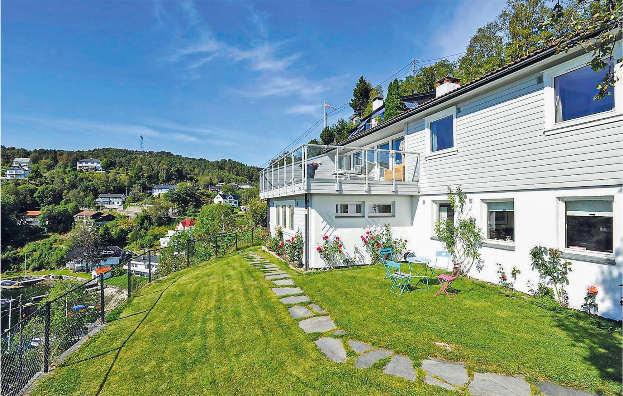 Cozy Apartment In Straumsgrend With Kitchen Bergen Exterior foto